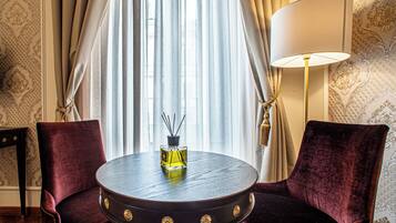 Superior Triple Room | Langsir/tirai gelap terus, Wi-fi percuma, cadar katil