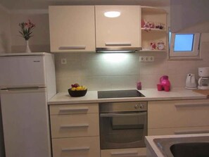 Kühlschrank, Ofen, Herdplatte, Geschirrspüler