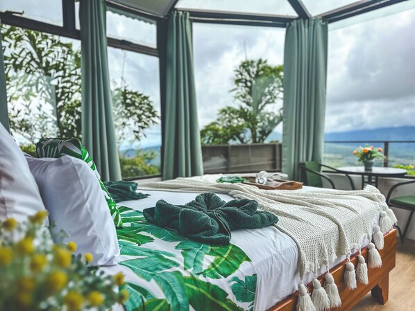 1 bedroom, free WiFi -  Volcano and Lake View, Eco Glam #1. (La Fortuna)