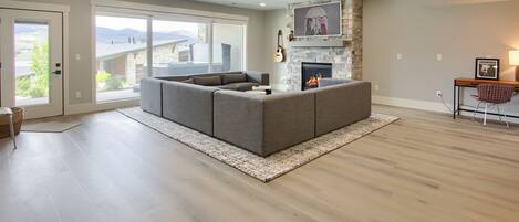 Smart TV, fireplace