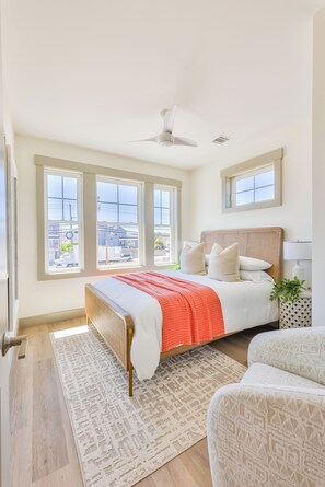 4 bedrooms, WiFi -  BRAND NEW 4BR 4BA w Pool Prime in Beach Haven...walk to everything (Beach Haven)