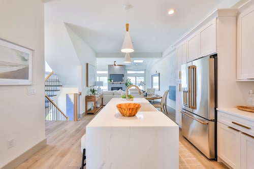  BRAND NEW 4BR 4BA w Pool Prime in Beach Haven...walk to everything
