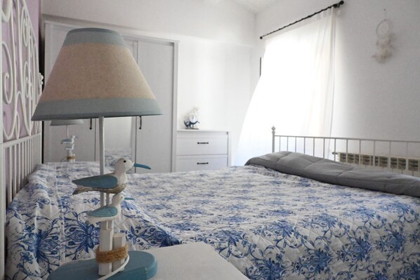 2 bedrooms, bed sheets