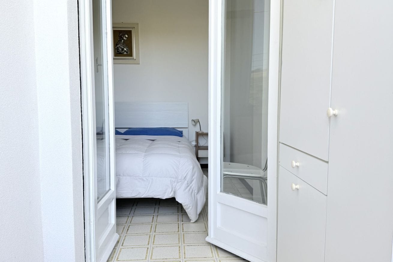 2 bedrooms, bed sheets
