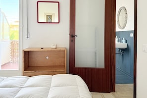 2 bedrooms, bed sheets