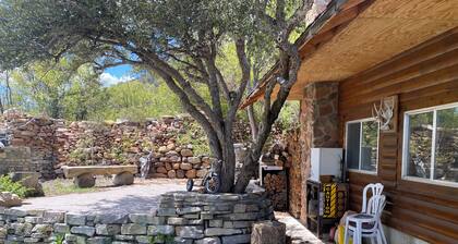 Craftsman family cabin 2-bedroom in tranquil Garden City with Bear Lake views.