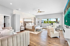 Iron/ironing board, travel cot, WiFi, bed sheets - Island Life Villa | 5 Bed, Waterfront, Private Pool with Boat Dock (Bradenton Beach)