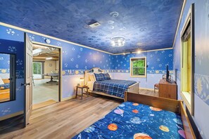 3 bedrooms, desk, free WiFi, bed sheets