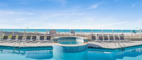 Una piscina techada, una piscina climatizada