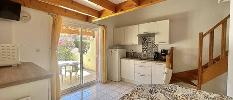 Fridge, oven, cookware/dishes/utensils