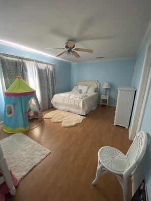 5 Schlafzimmer, Bügeleisen/Bügelbrett, kostenloses WLAN, Bettwäsche