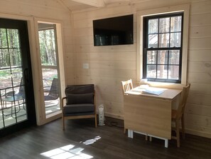 Interior - Brewery Farm Cabin: Dickinson (Monson)