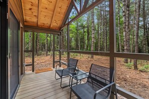 Terrace/patio - Brewery Farm Retreat : Hawthorne (Monson)