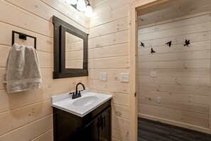 Towels - Brewery Farm Retreat : Thoreau (Monson)