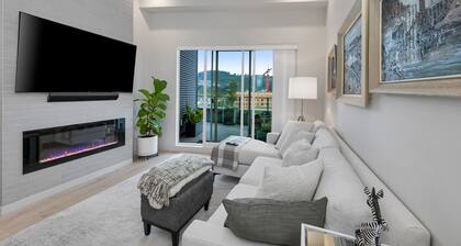 Whirlaway – Luxurious 2 bedroom Penthouse with desk and 2 parking spots by Victoria Prime!