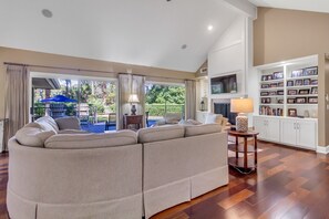 House, Multiple Beds, Patio, Pool View (5 Battery Road) | Living area