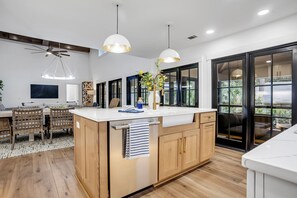 House, Multiple Beds, Patio, Pool View (8 Snowy Egret) | Interior