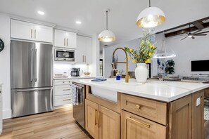 House, Multiple Beds, Patio, Pool View (8 Snowy Egret) | Private kitchen | Fridge, microwave, oven, stovetop