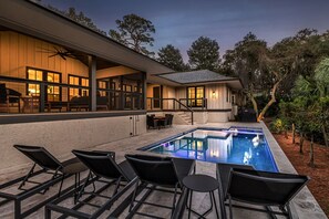 Outdoor pool, sun loungers