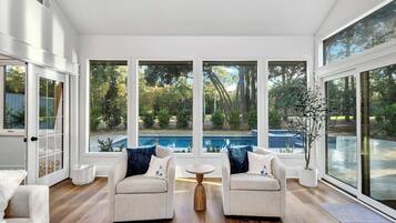 House, Multiple Beds, Patio, Golf View (6 Wood Duck Court) | Interior