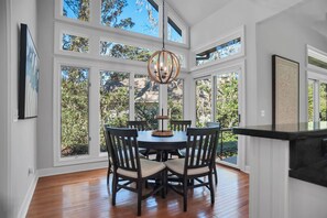 Dining - 28 Old Military Road at The Sea Pines Resort (Hilton Head Island)