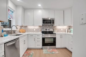 Villa, Multiple Beds, Patio, Garden View (958 Cutter Court) | Private kitchen | Fridge, microwave, oven, stovetop