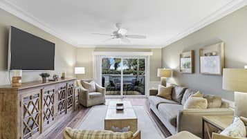 Villa, Berbilang Katil, Patio, Garden View (965 Cutter Court) | Ruang tamu | 42 inci televisyen skrin rata dengan digital