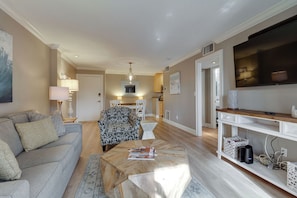 Villa, 1 King Bed, Patio, Garden View (905 Cutter Court) | Living area | 42-inch flat-screen TV with digital channels
