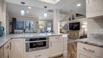 Villa, Multiple Beds, Kitchen, Golf View (2426 Inland Harbour) | Private kitchen | Fridge, microwave, oven, stovetop