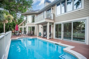 Outdoor pool, pool umbrellas, sun loungers