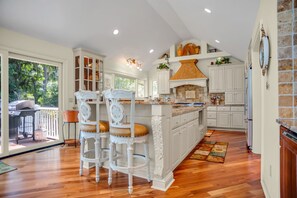 House, Multiple Beds, Kitchen, Pool View (47 Heritage Road) | Private kitchen | Fridge, microwave, oven, stovetop