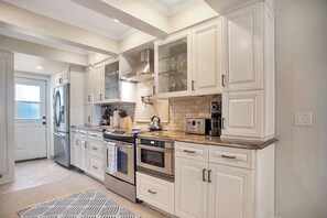 Villa, Multiple Beds, Patio (738 Schooner Court) | Private kitchen | Fridge, microwave, oven, stovetop