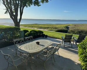 รับประทานอาหารกลางแจ้ง