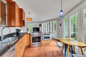 Villa - 2 queensize-sängar - kök (2050 Deer Island) | Eget kök | Kylskåp, mikrovågsugn, ugn och spishäll