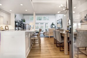 別墅, 多張床, 廚房, 高球場景觀 (6964 Fairway One) | 用餐區