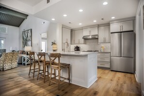 Villa, varias camas, cocina, vistas al campo de golf (6954 Fairway One) | Interior