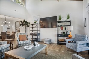 Villa, Multiple Beds, Kitchen, Golf View (6954 Fairway One) | Living area