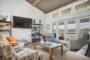 Villa, plusieurs lits, cuisine, vue golf (6954 Fairway One) | Coin séjour