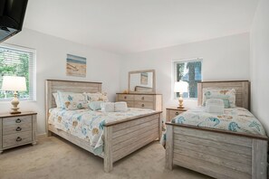 ヴィラ ベッド (複数台) バルコニー ゴルフビュー (522 Plantation Club Villas) | 2 室のベッドルーム、客室ごとに異なる装飾、客室ごとに異なるインテリア、ベッドシーツ