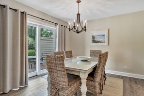 Villa, Mehrere Betten, Terrasse, Blick auf den Golfplatz (2271 Heritage Villas) | Speisen