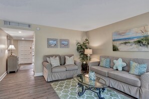 Living area - 2271 Heritage Villas at The Sea Pines Resort (Hilton Head Island)