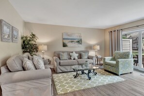 Villa, Multiple Beds, Patio, Golf View (2271 Heritage Villas) | Living area | 42-inch flat-screen TV with digital channels
