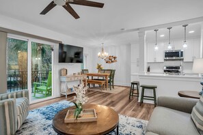 Villa, Multiple Beds, Kitchen, Garden View (815 Clipper Court) | Interior