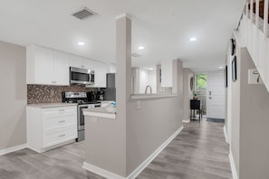 Villa, plusieurs lits, patio, vue jardin (264 Stoney Creek Villa) | Cuisine privée | Réfrigérateur, micro-ondes, four, plaque de cuisson