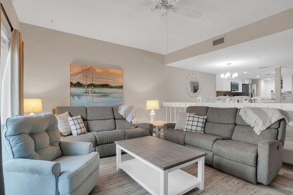 Villa, Plusieurs lits, patio, vue sur le jardin (264 Stoney Creek Villa) | Aire de séjour | Téléviseur à écran plat de 42 po avec télévision numérique