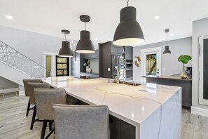 Huis, Meerdere bedden, balkon, uitzicht op golfbaan (34 Windjammer Court) | Interieur