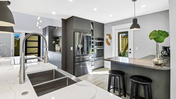 House, Multiple Beds, Balcony, Golf View (34 Windjammer Court) | Private kitchen | Fridge, microwave, oven, stovetop