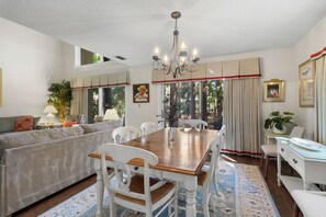 Villa, Mehrere Betten, Balkon, Gartenblick (242 Stoney Creek Villa) | Speisen
