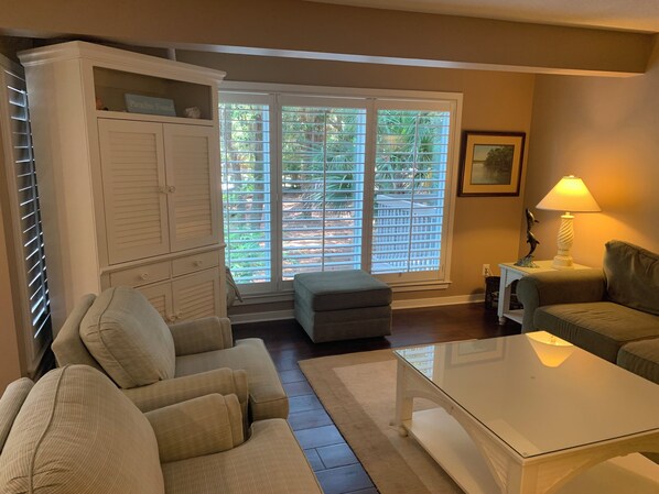 Villa, Multiple Beds, Kitchen, Garden View (2436 Inland Harbour) | Living area | 42-inch flat-screen TV with digital channels - 2436 Inland Harbour at The Sea Pines Resort (Hilton Head Island)