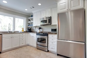 Maison, plusieurs lits, patio, vue piscine (46 Club Course) | Cuisine privée | Réfrigérateur, micro-ondes, four, plaque de cuisson